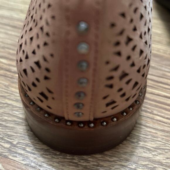 Vince Camuto Lesta Tan Perforated Leather Lace Up Studded Oxford Loafer Size 8 - Picture 6 of 12